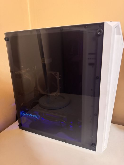 Vand pc  in stare foarte buna ofer si mouse tastatura casti