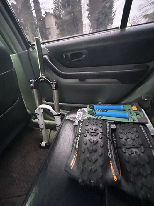 Вилка за колело rock shox lyrik