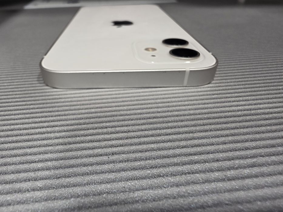 Корпус за Iphone 12 бял