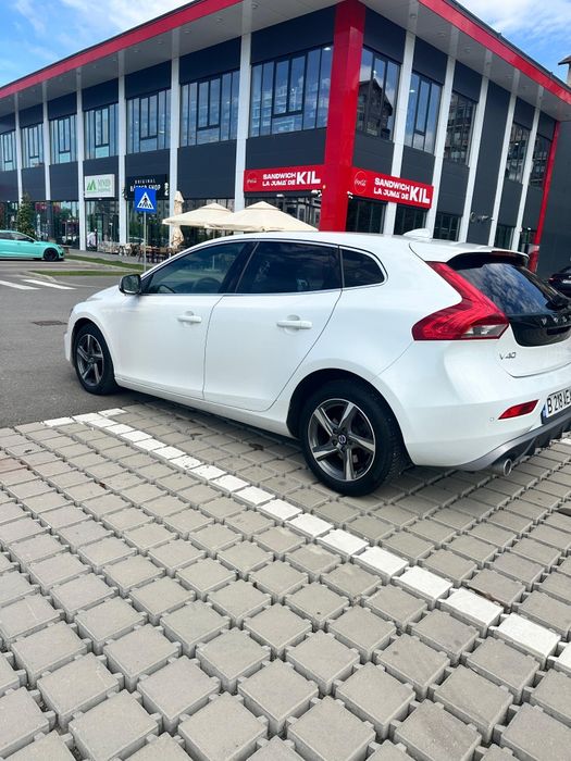 Volvo v40 R-design D2