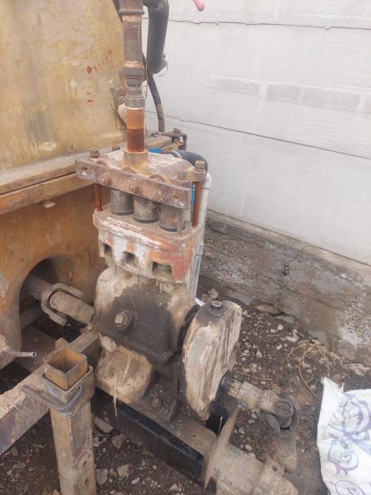 Трактор опрыскивателям 2х тоный