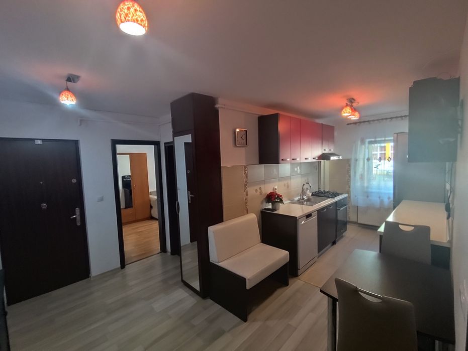 Apartament 3 camere, 2 bai, semidecomandat , cu grădină, Tractorul 16 1 Apartament 3 camere, 2 bai, semidecomandat , cu grădină, parcare, Tractorul — fotografia 1