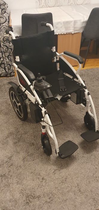 Vand scaun cu rotile electric AT52304