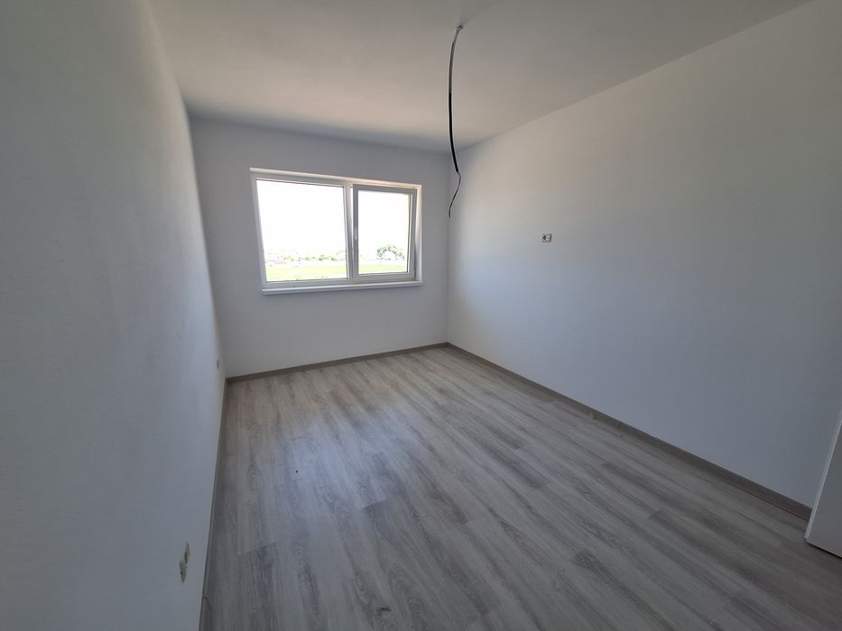 Inchiriez apartament 3 camere NOU / nemobilat