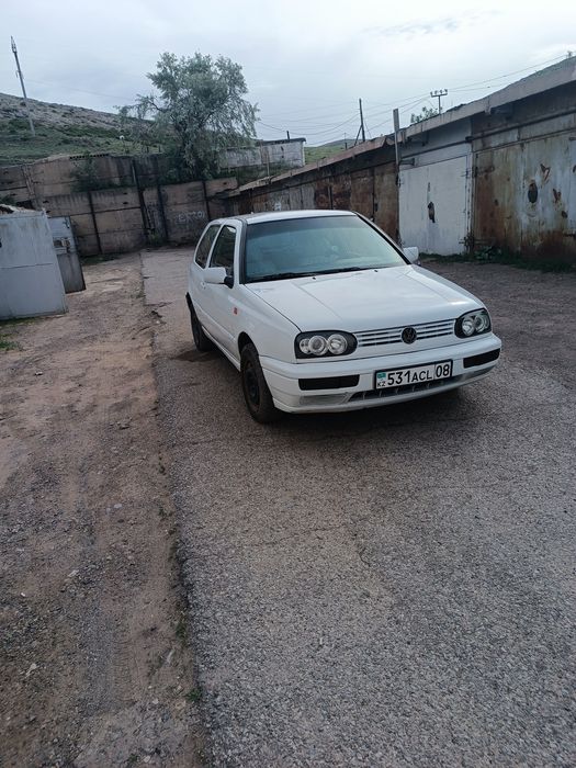 Продам гольф 3 1.8 объем 1992 года