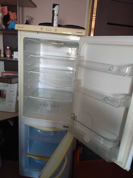 Холодильник Samsung