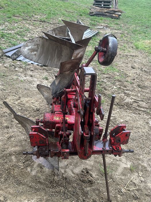 Plug reversibil cu doua brazde