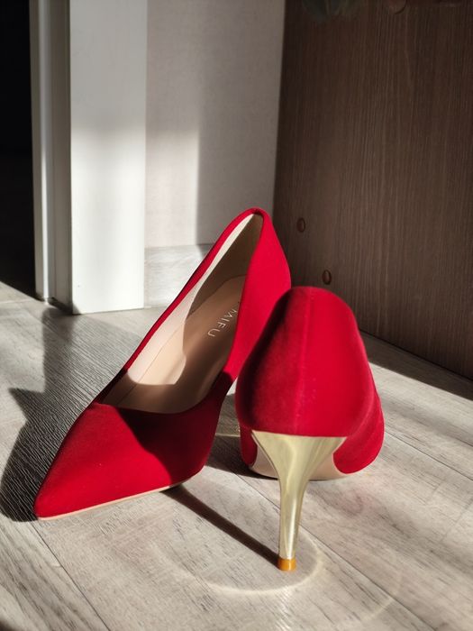 Продам абсолютно новые туфли лодочка