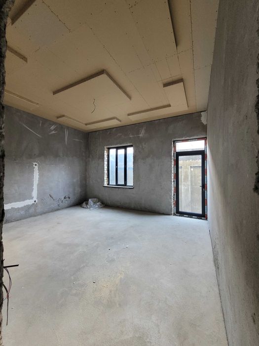 Хонобода коробка холатида уй сотилади