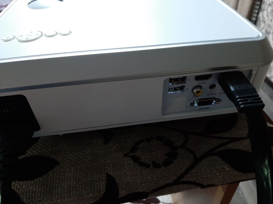 Продам новый домашний кинотеатор Проектор Byintek BL110