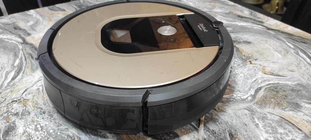 Продавам прахосмукачка робот IRobot rumba 960