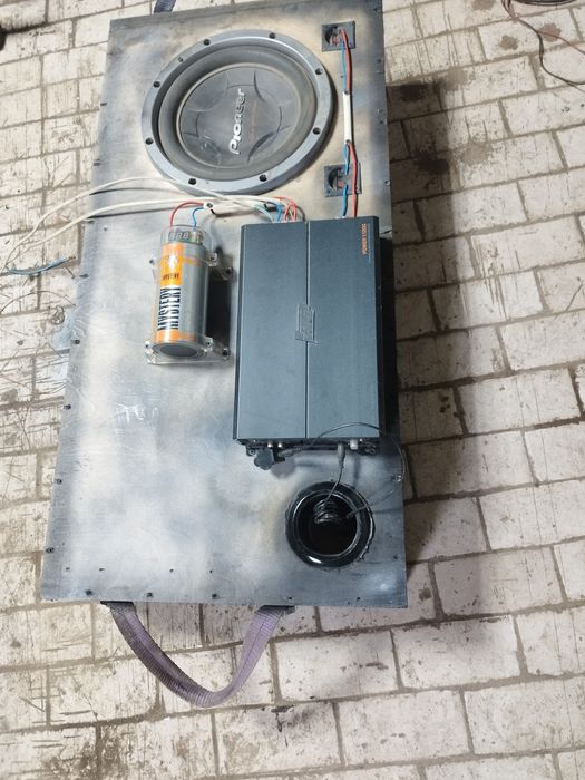 Продам саббуфер в машину акустика