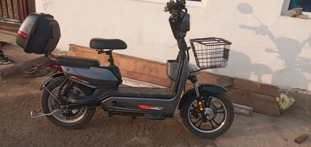 Skuter srochna sotiladi