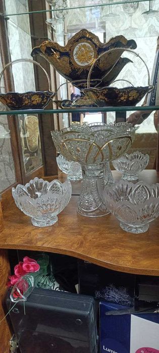 Чинни идишлар сотилади комплект. Холати янгидек