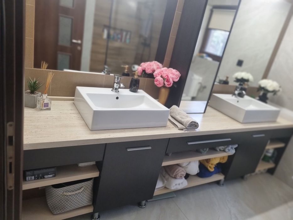 Mobilier baie cu toate incluse ,lavoare si baterii
