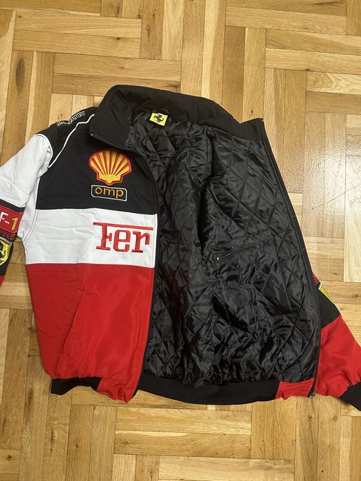 Яке Ferrari Ново