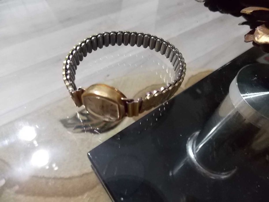 Ceas dama elvetian vintage din aur 14K- 750 lei