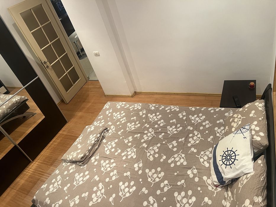 Direct proprietar vand apartament 3 cam complet utilat si mobilat