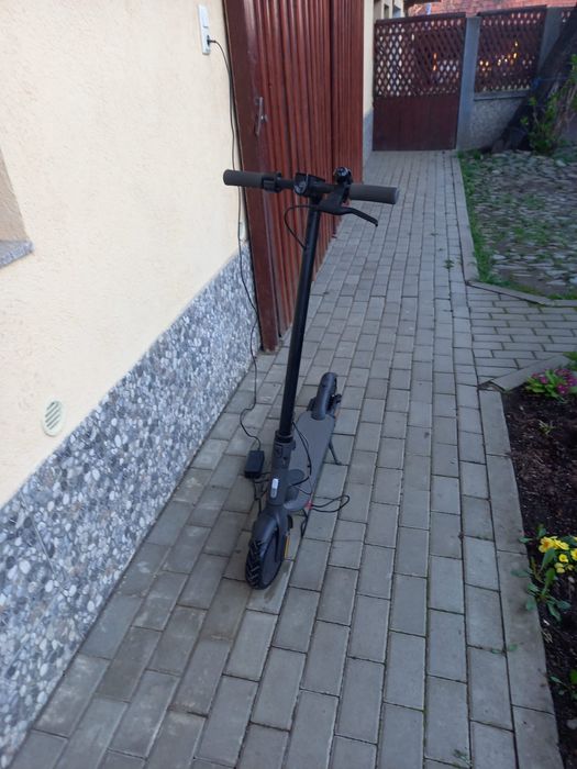 Trotineta Xaomi Mi Electric Scooter Essential