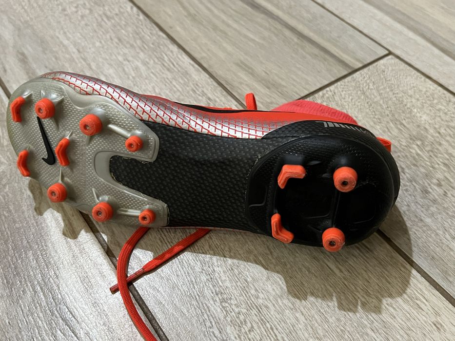 Бутонки найк червени