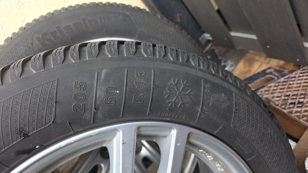 Genți BMW aproape noi