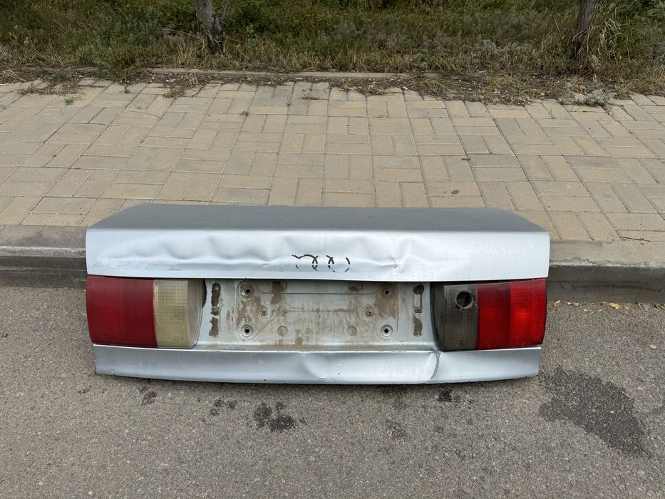 Крышка багажника Ауди 80 Б4