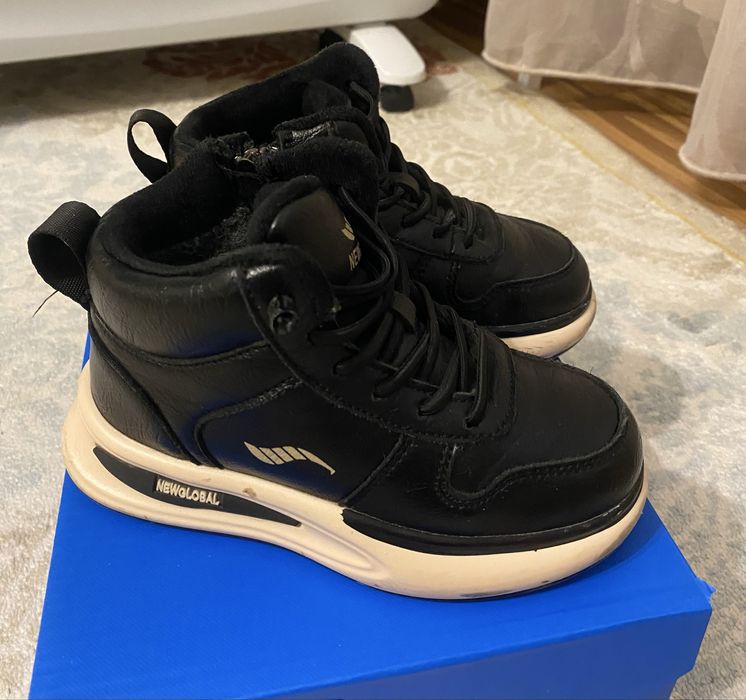 Продам детскую обувь