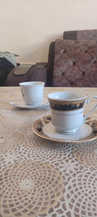 Nabor Chiroyli chashkalar va likopcha (serviz)