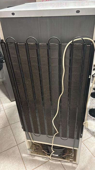 Vând Frigider INDESIT funcționează perfect