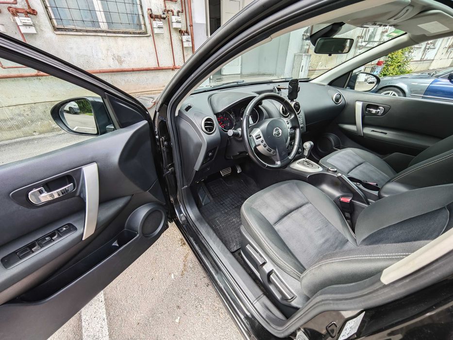 Nissan Qashqai .2.0 l .150 ps.4x4 . Automat