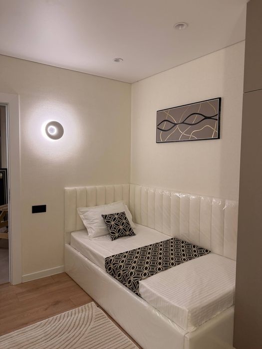 Продаётся 4-комнатная квартира на м. Космонавтов