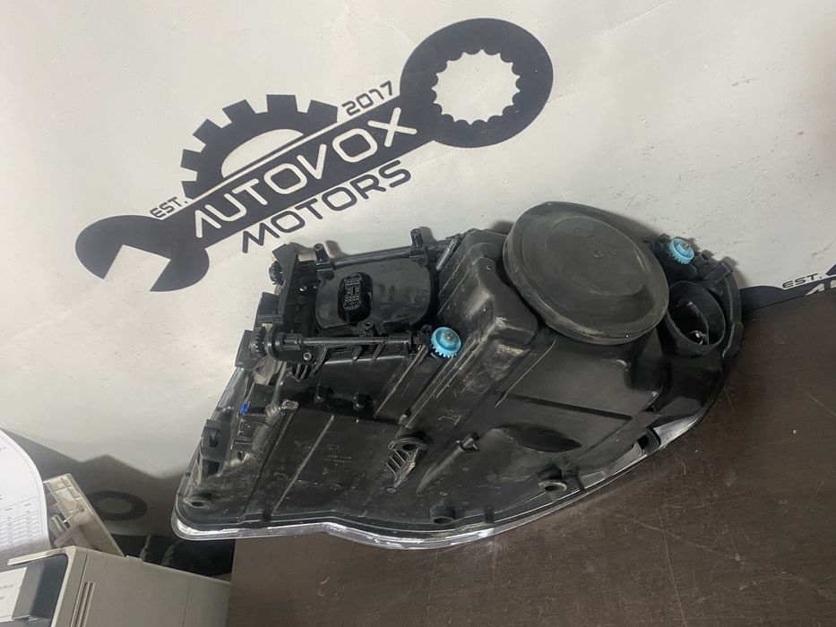 Far dreapta bixenon Vw Touareg 7L facelift an 2006-2010