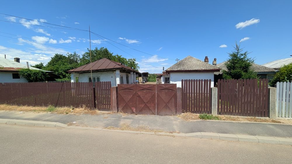 Vand teren si casā în Marasesti 1257m²