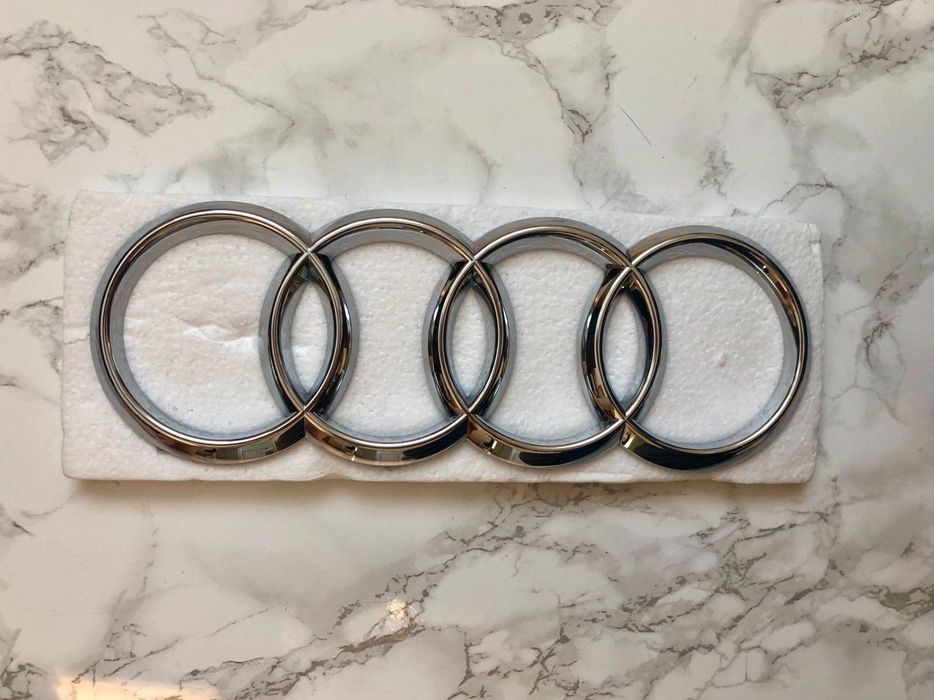 ПРЕДНИ и ЗАДНИ емблеми AUDI / Хром / черен гланц / AUDI
