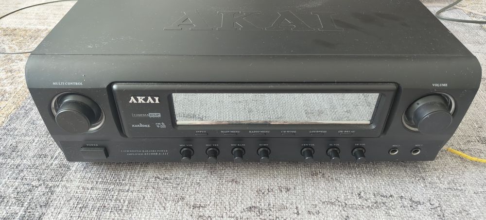 Sistem audio cu amplificator, tuner si 2 boxe