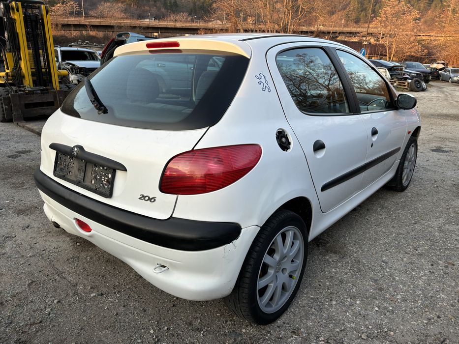 Пежо 206 1.1 1.4 бензин на части.