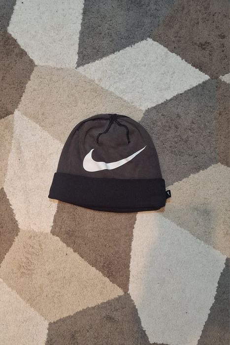 Caciula nike neagra