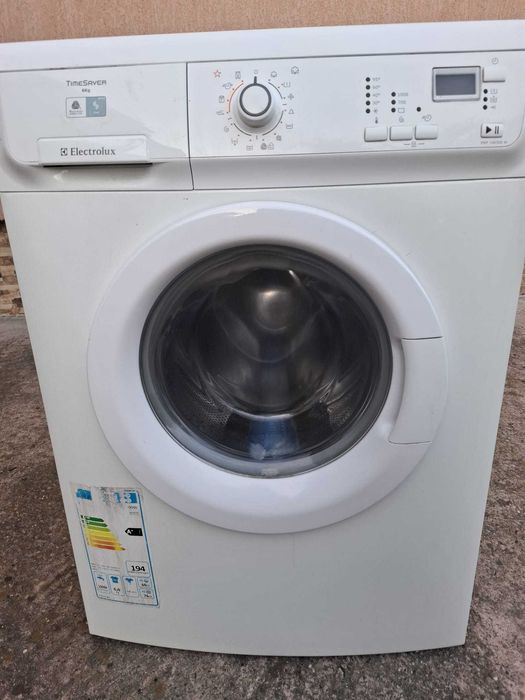 Vand masina de spalat ELECTROLUX,6kg in buna stare de functionare.