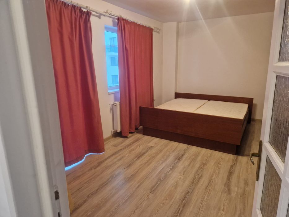 Inchiriez apartament