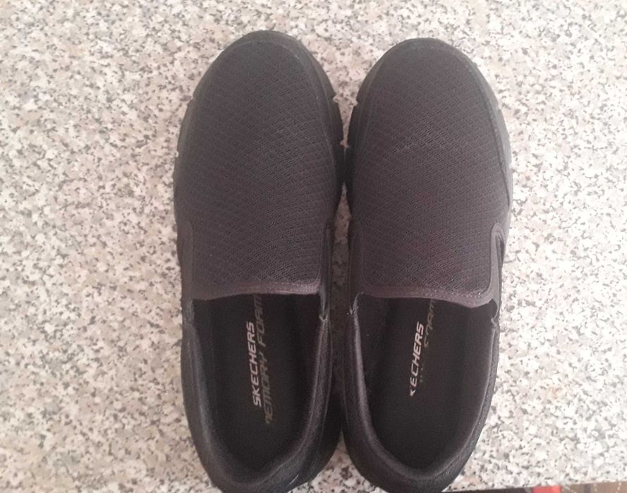 Продам кроссовки Skechers