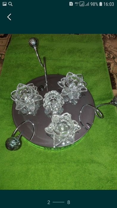 Люстра с галогеновыми лампочками.