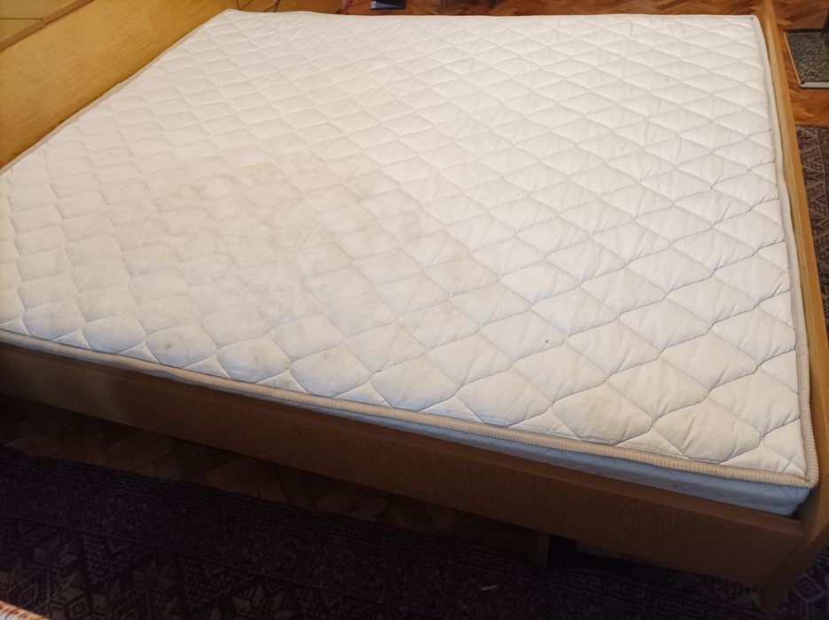 Голям матрак за спалня