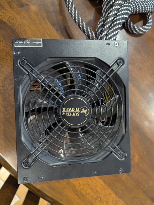 Sursa Super flower 750W 80+ Gold
