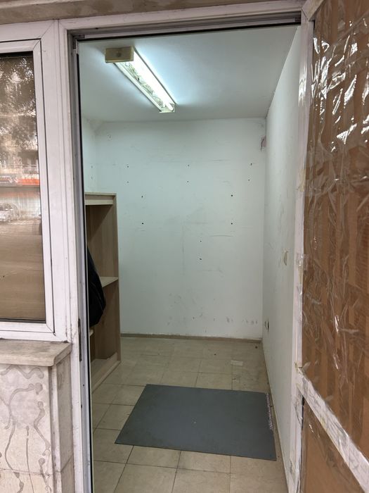 Дава се под наем Магазин в Варна, Автогара - 5 кв.м за 30.6 € - Снимка #1