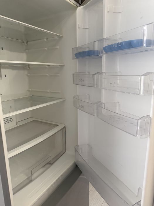 LG Холодильник сенсорный