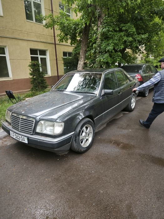Mercedes-Benz E 220 1993 — 4