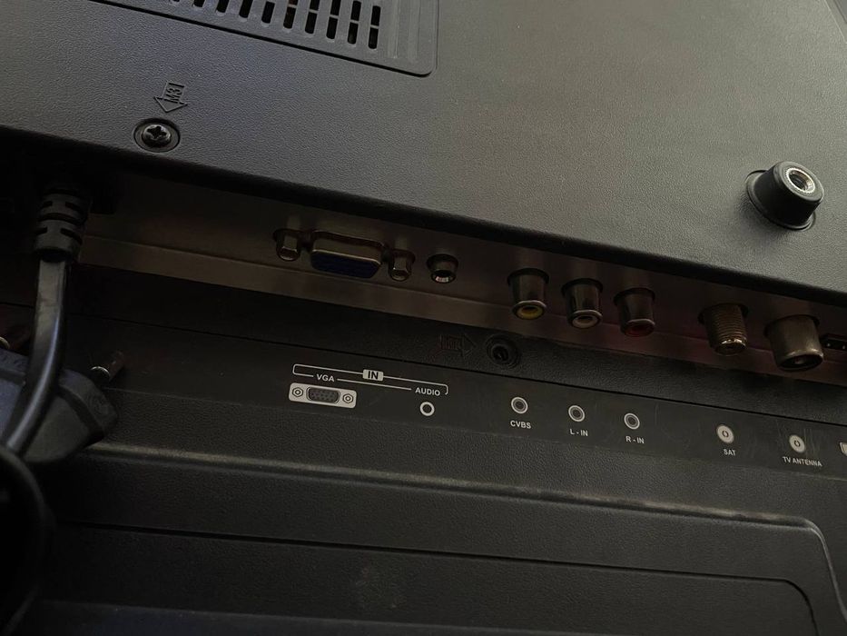 Foison televizor 43 tali sotiladi ekrani ishlami qolgan