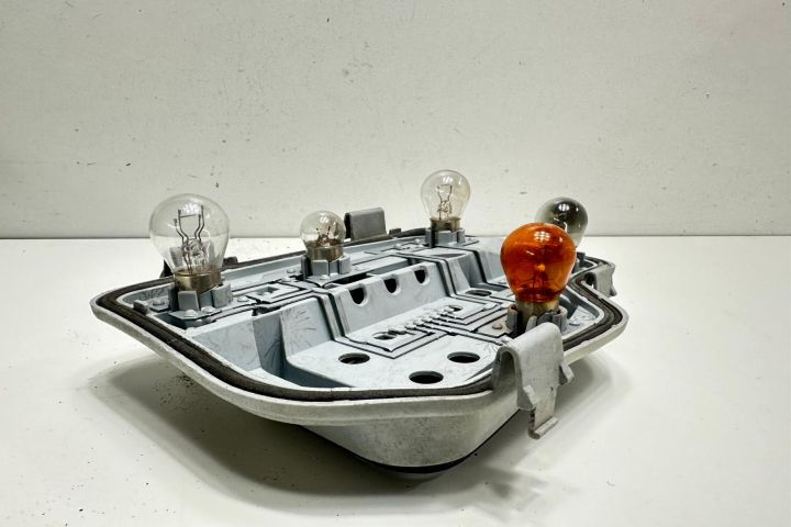 Soclu Stop Dreapta  6q6945258a Volkswagen VW Polo a 4-a generatie 9N