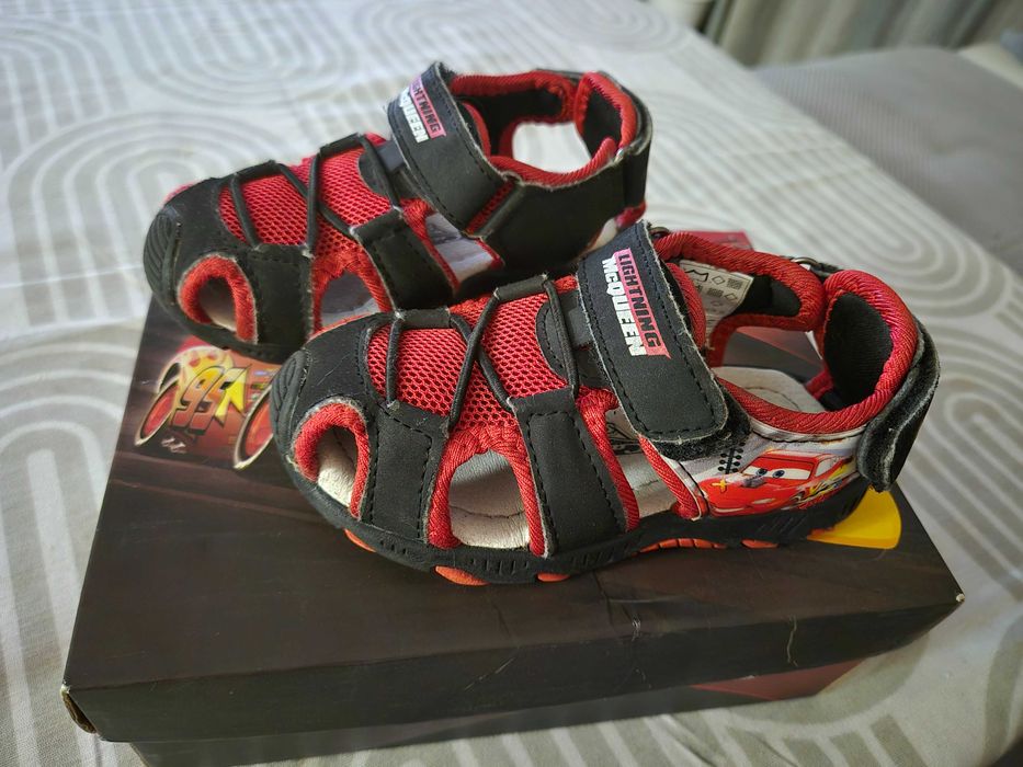 Затворени сандали на Маккуин Светкавицата, размер 25