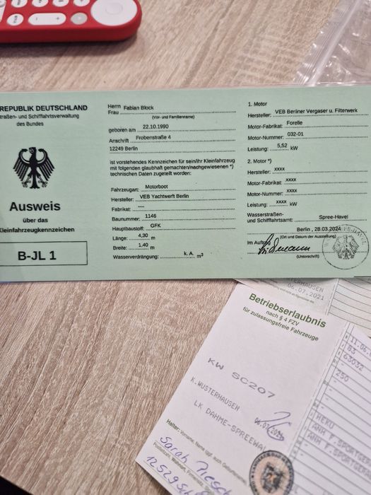 Лодка с колесар за разходка и риболов